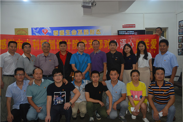 用心传递温暖 用爱叩响心门